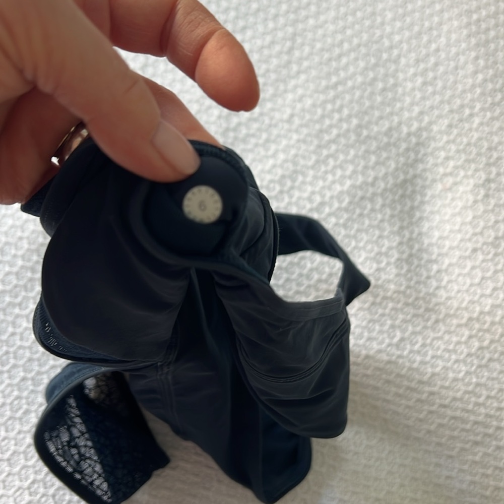 Lululemon bra size 6 - Picture 3 of 3